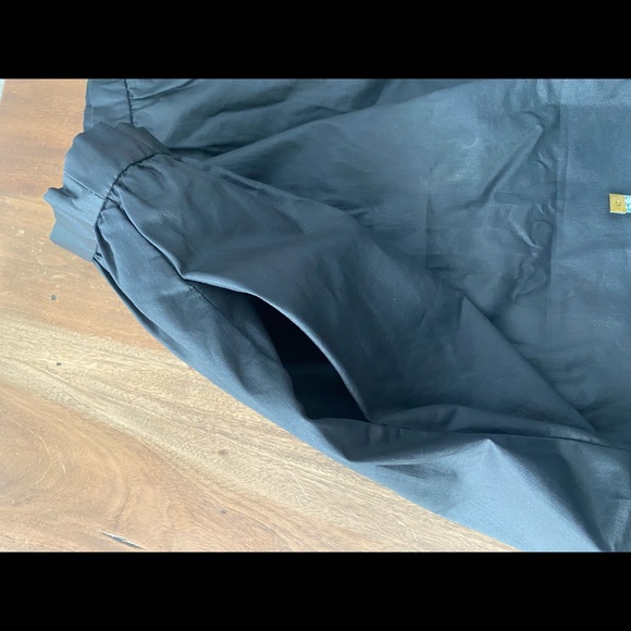 BCBGeneration Black skirt coated material size 6 - Picture 9 of 9